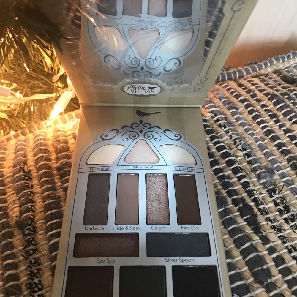 Pretty Vulgar Nightingale eyeshadow palette